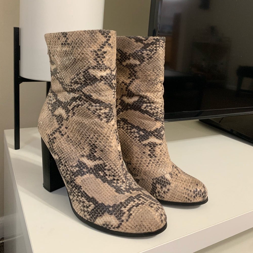*Like New* Faux Snakeskin Booties